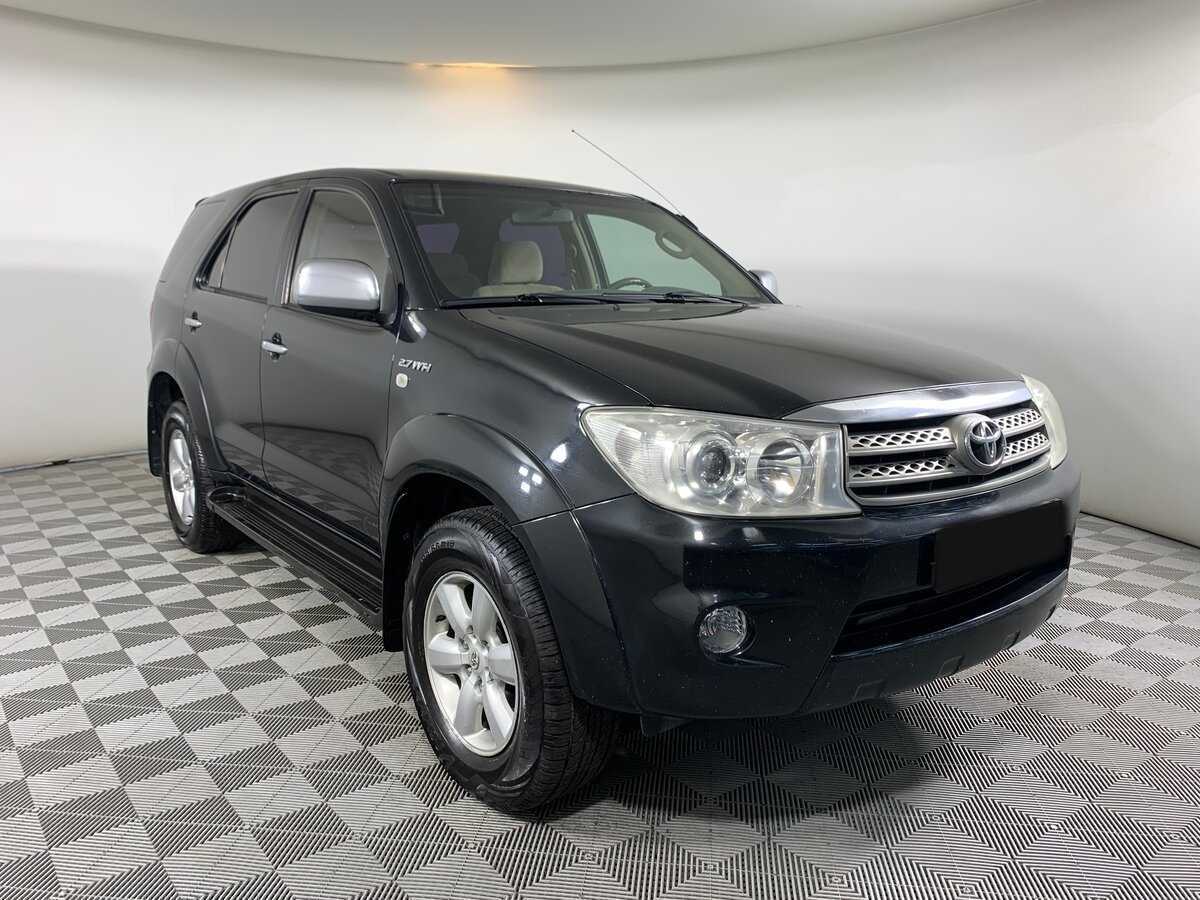 Toyota Fortuner с пробегом — 2011 год. Фото: #2