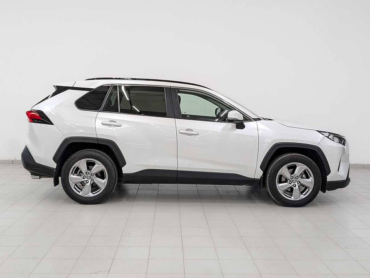 Toyota RAV4 с пробегом — 2020 год. Фото: #3