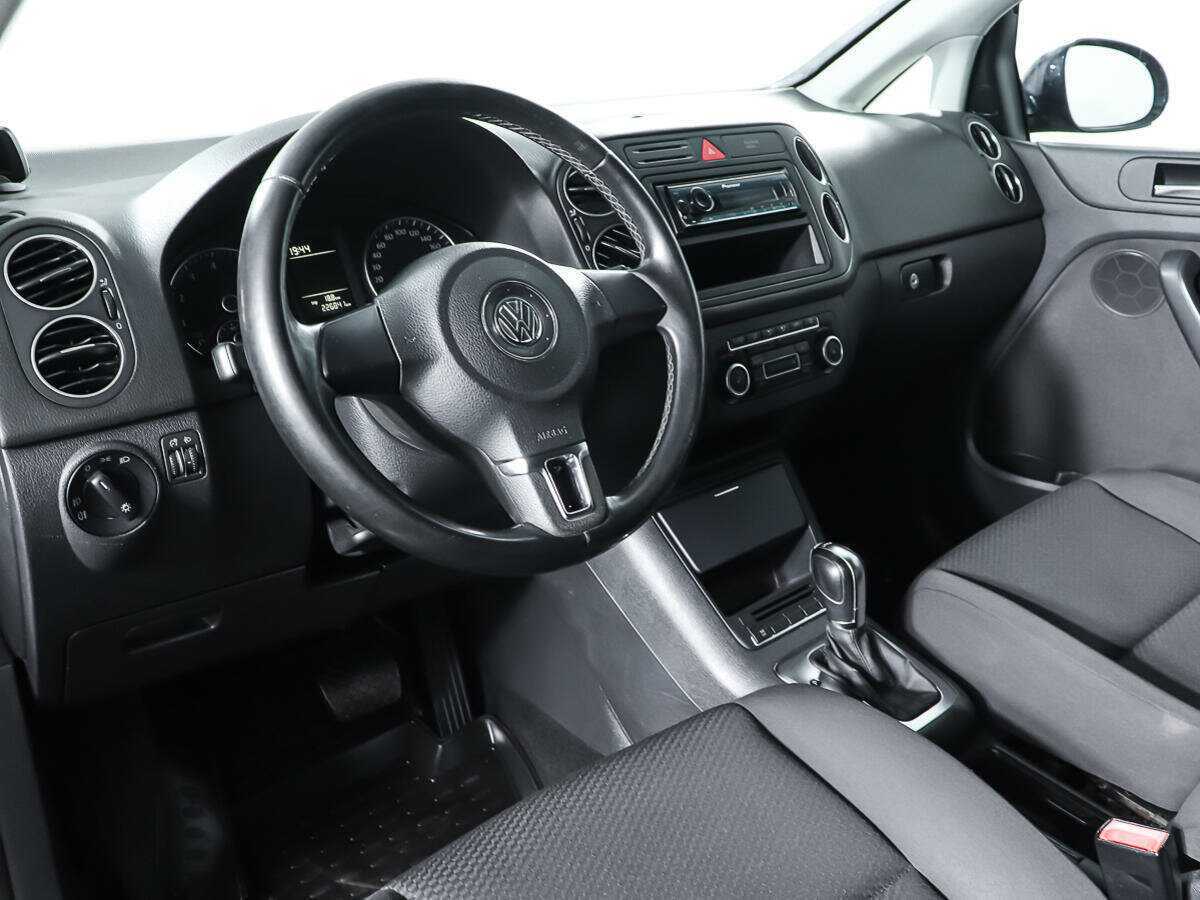 Volkswagen Golf Plus с пробегом — 2011 год. Фото: #10