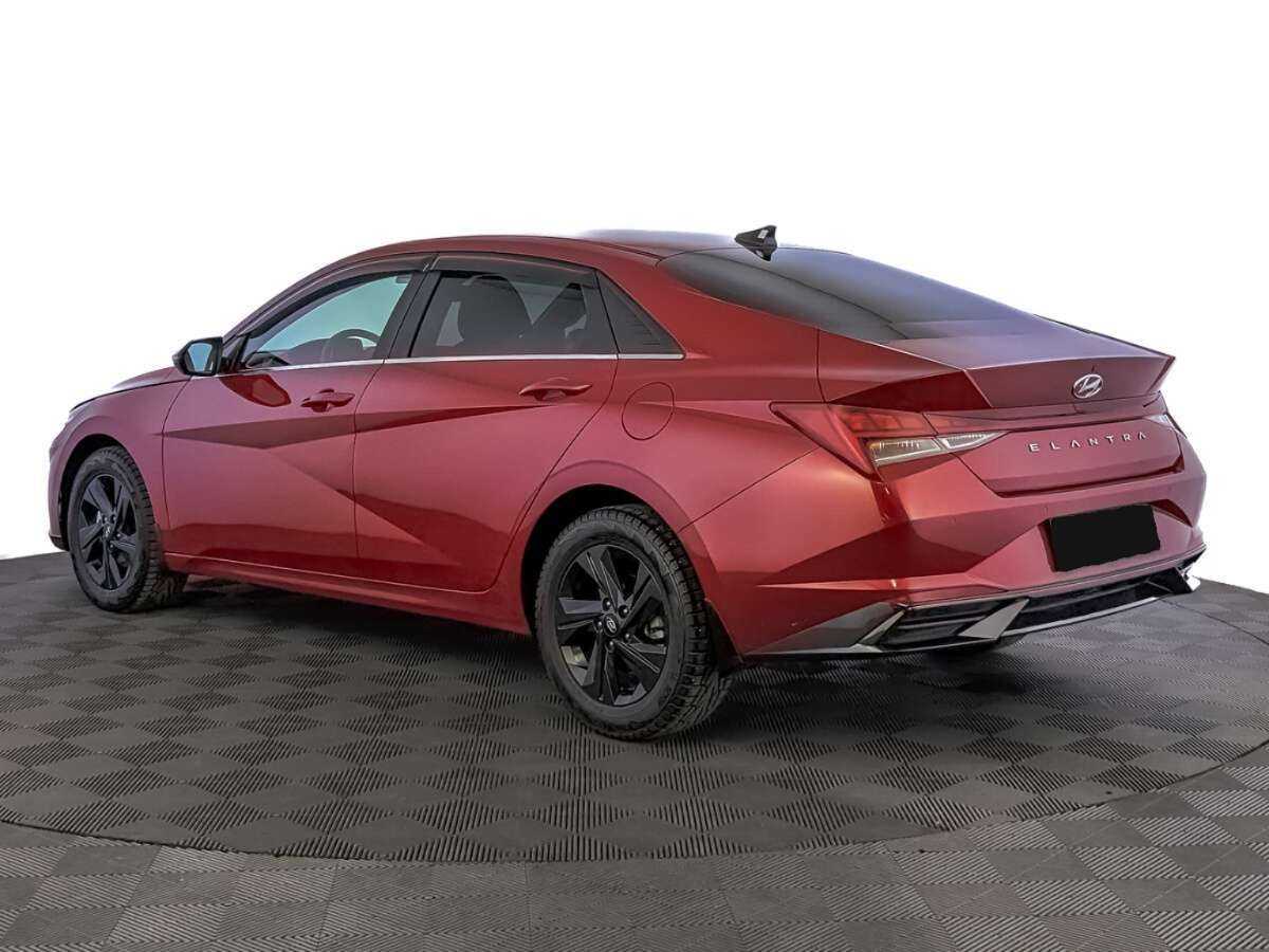 Hyundai Elantra с пробегом — 2021 год. Фото: #6