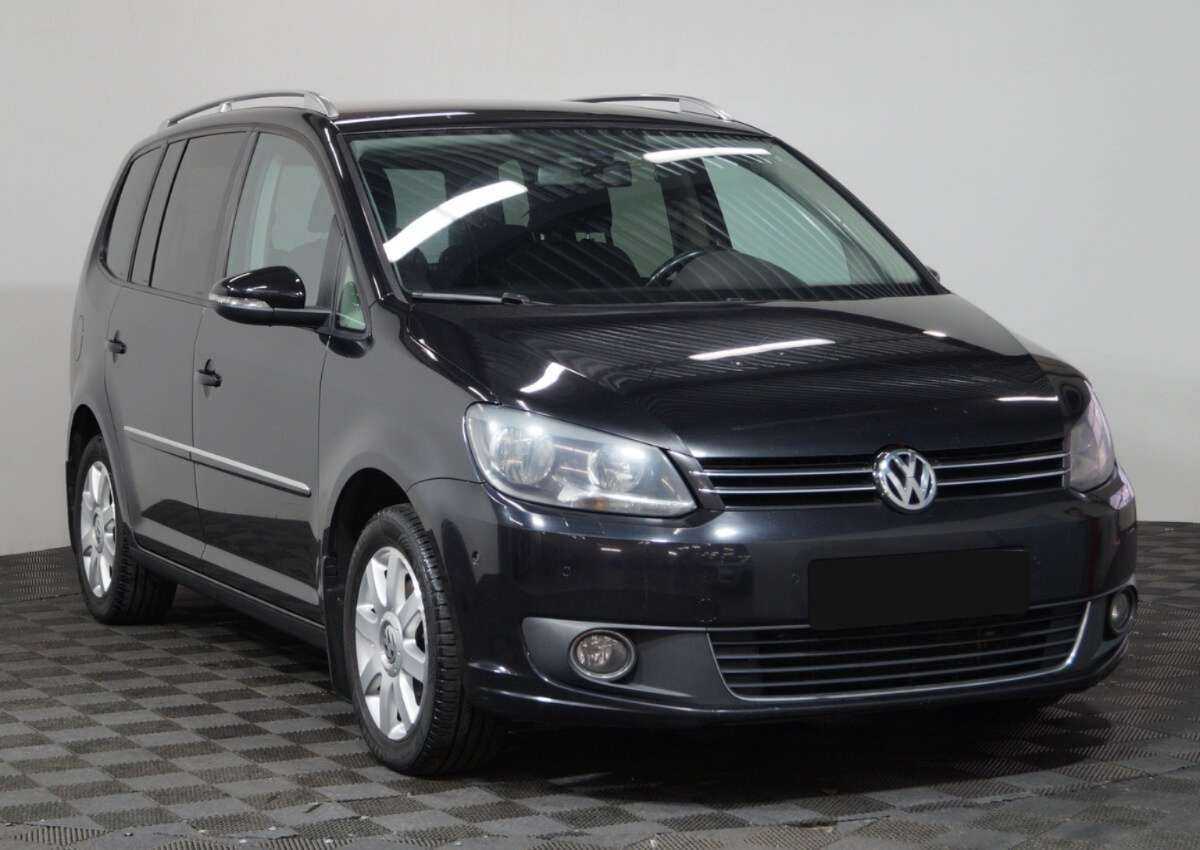 Volkswagen Touran с пробегом — 2012 год. Фото: #1