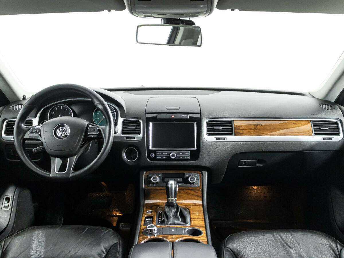 Volkswagen Touareg с пробегом — 2011 год. Фото: #12