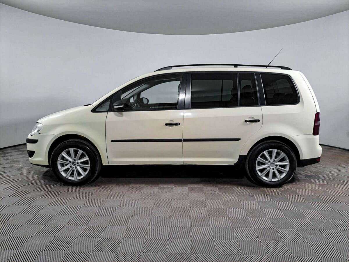 Volkswagen Touran с пробегом — 2010 год. Фото: #7