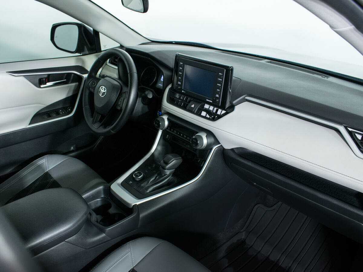 Toyota RAV4 с пробегом — 2020 год. Фото: #8