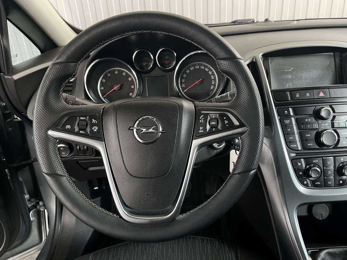Opel Astra с пробегом — 2012 год. Фото: #7