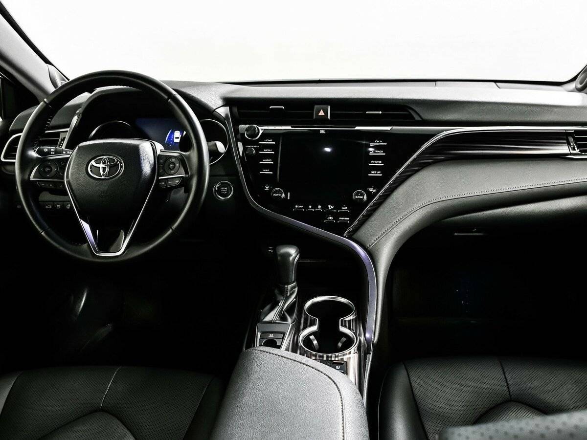 Toyota Camry с пробегом — 2018 год. Фото: #10