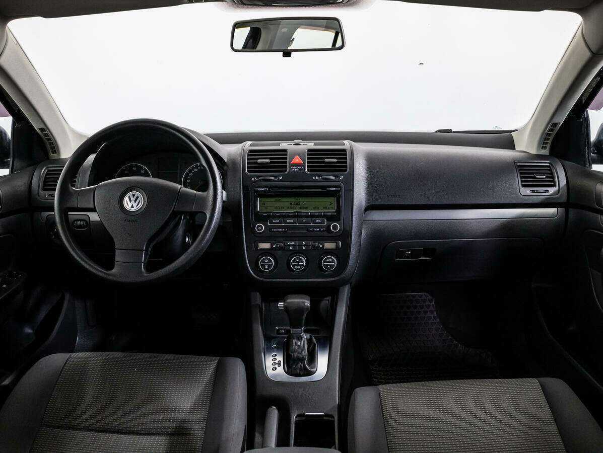 Volkswagen Jetta с пробегом — 2009 год. Фото: #12