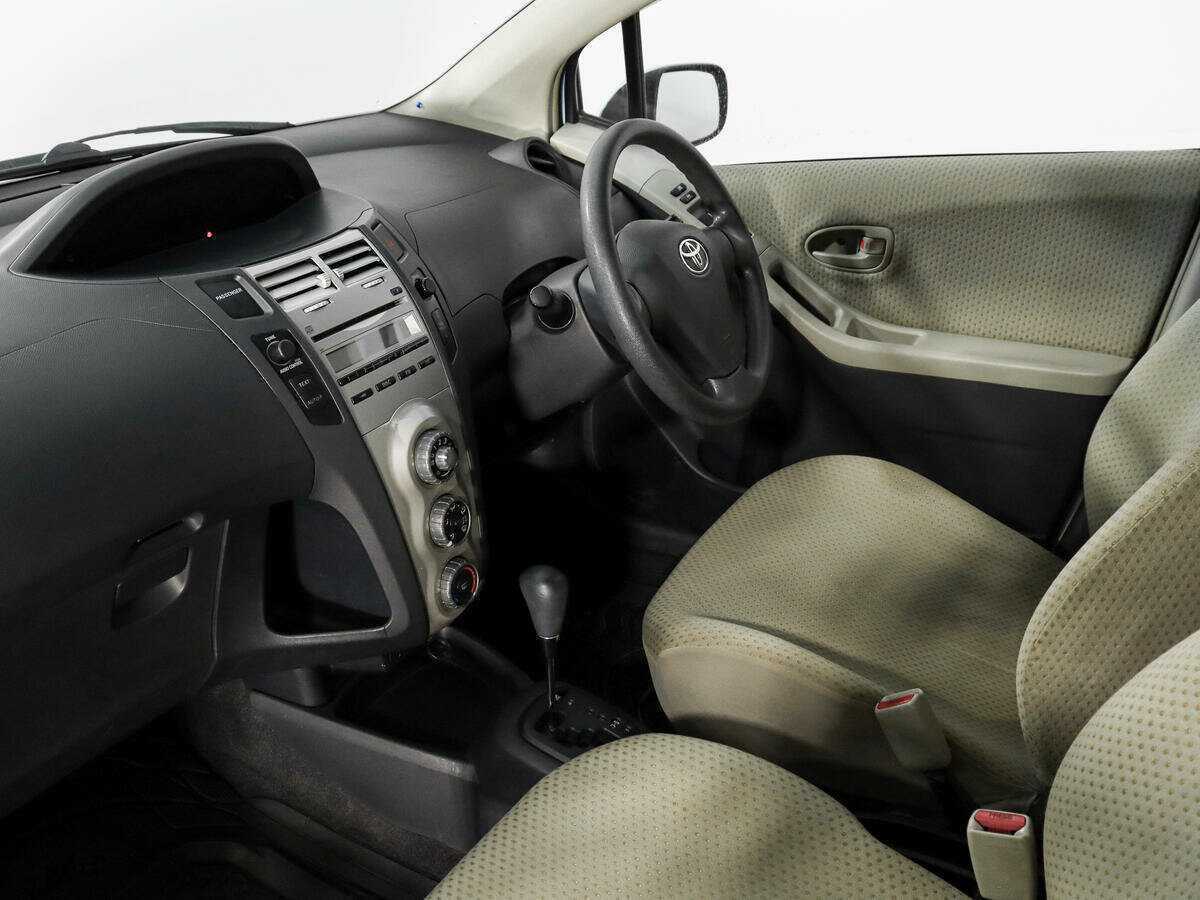 Toyota Vitz с пробегом — 2005 год. Фото: #10