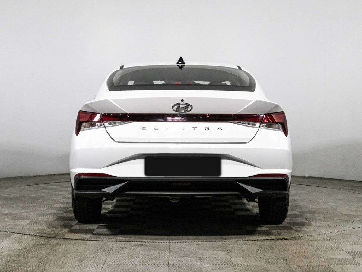 Hyundai Elantra с пробегом — 2021 год. Фото: #5