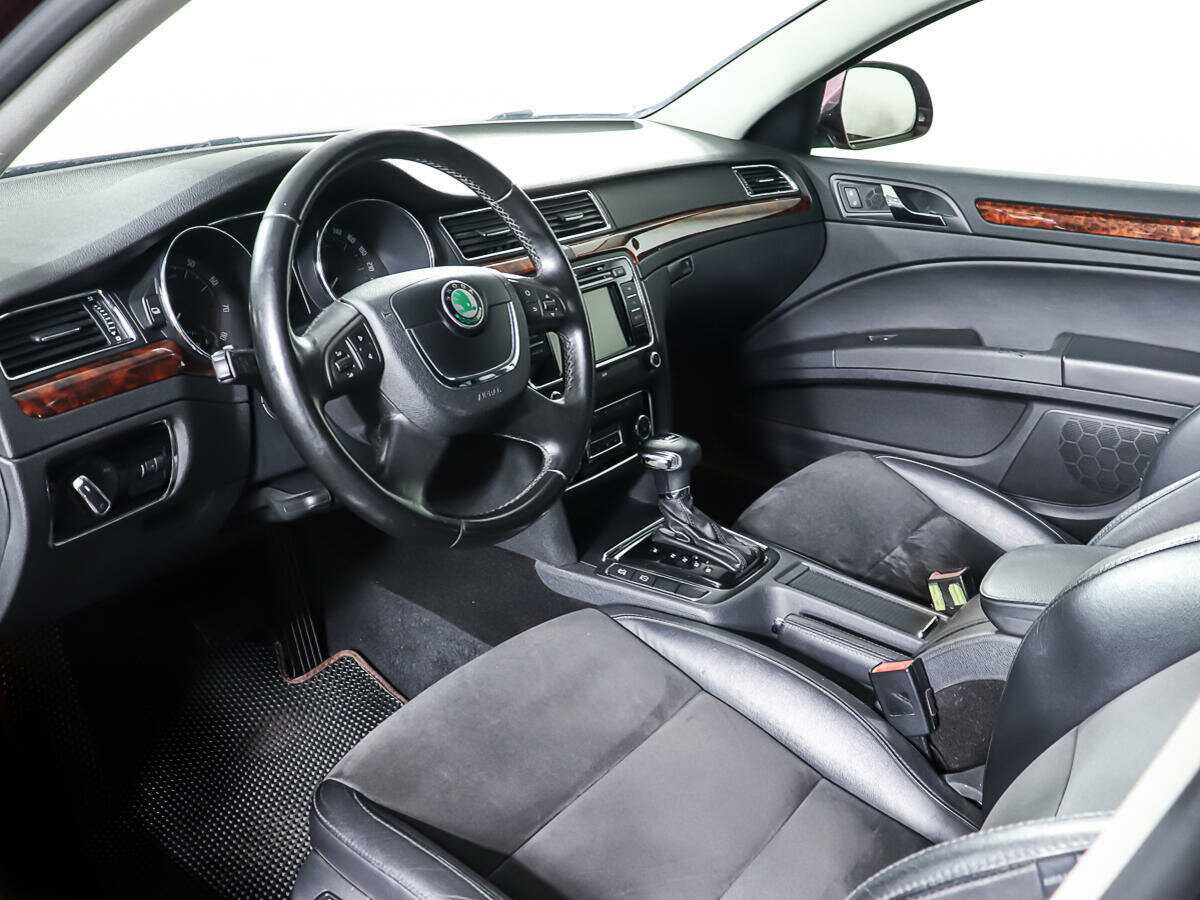 Skoda Superb с пробегом — 2010 год. Фото: #15