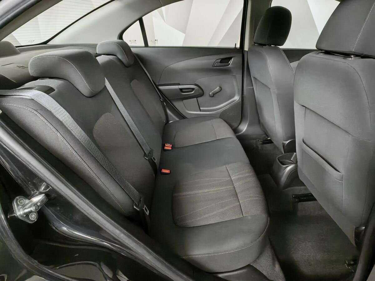 Chevrolet Aveo с пробегом — 2012 год. Фото: #9