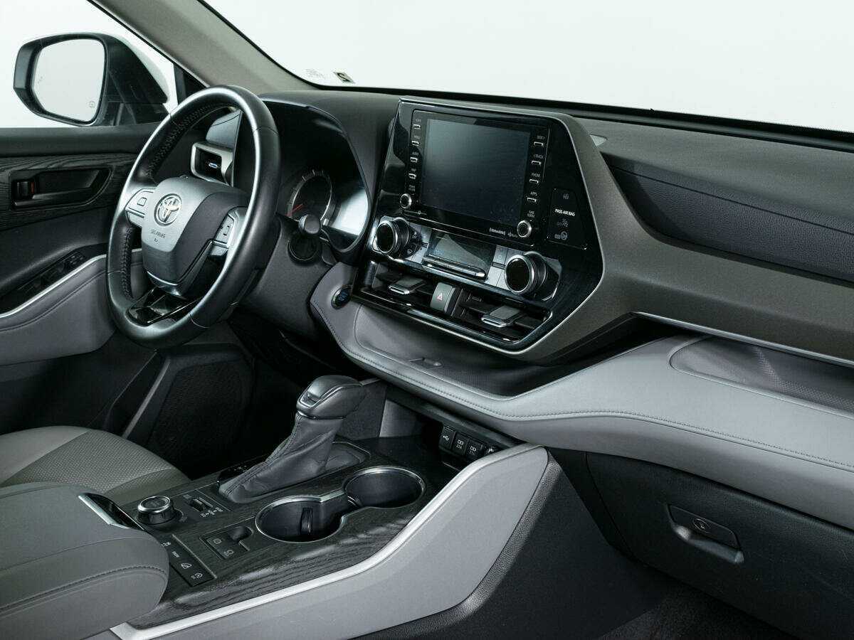 Toyota Highlander с пробегом — 2020 год. Фото: #9