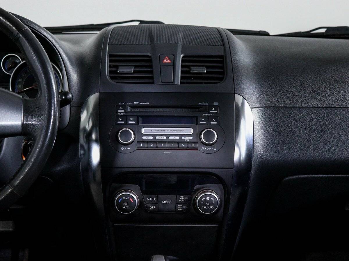 Suzuki SX4 с пробегом — 2010 год. Фото: #12