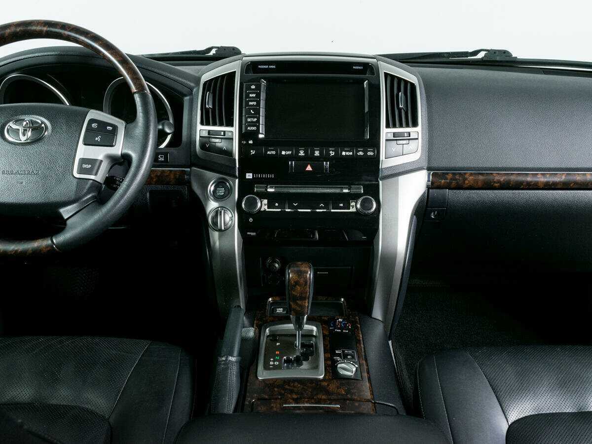 Toyota Land Cruiser с пробегом — 2013 год. Фото: #10