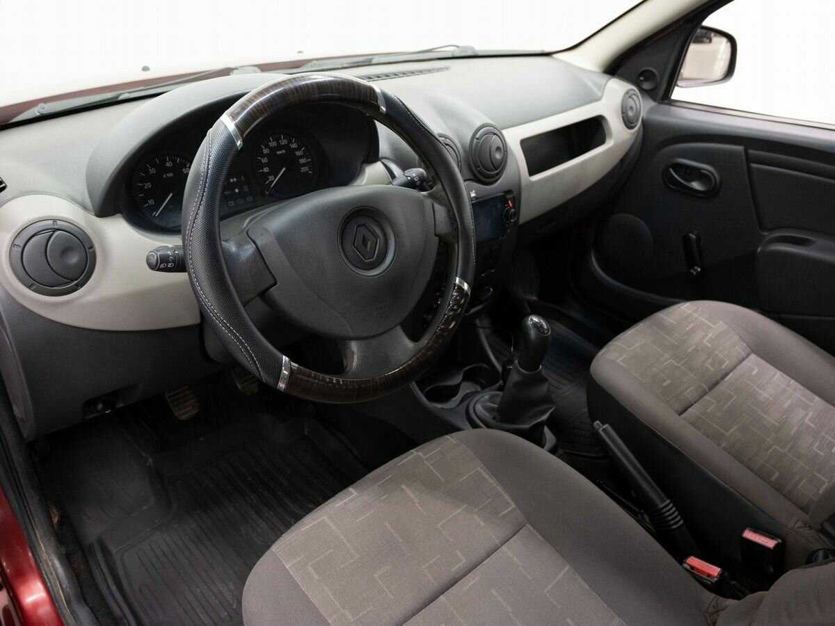 Renault Sandero с пробегом — 2011 год. Фото: #7