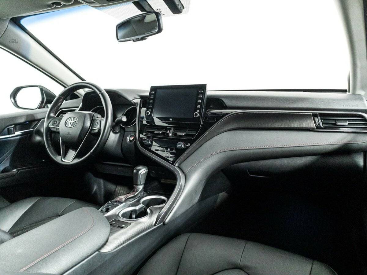 Toyota Camry с пробегом — 2021 год. Фото: #8