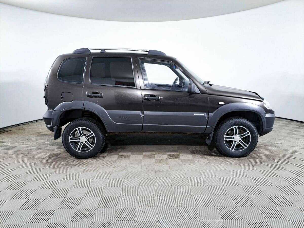 Chevrolet Niva с пробегом — 2011 год. Фото: #3