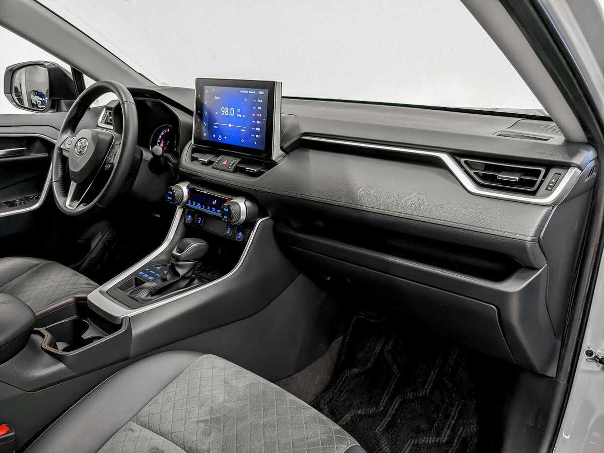 Toyota RAV4 с пробегом — 2022 год. Фото: #7