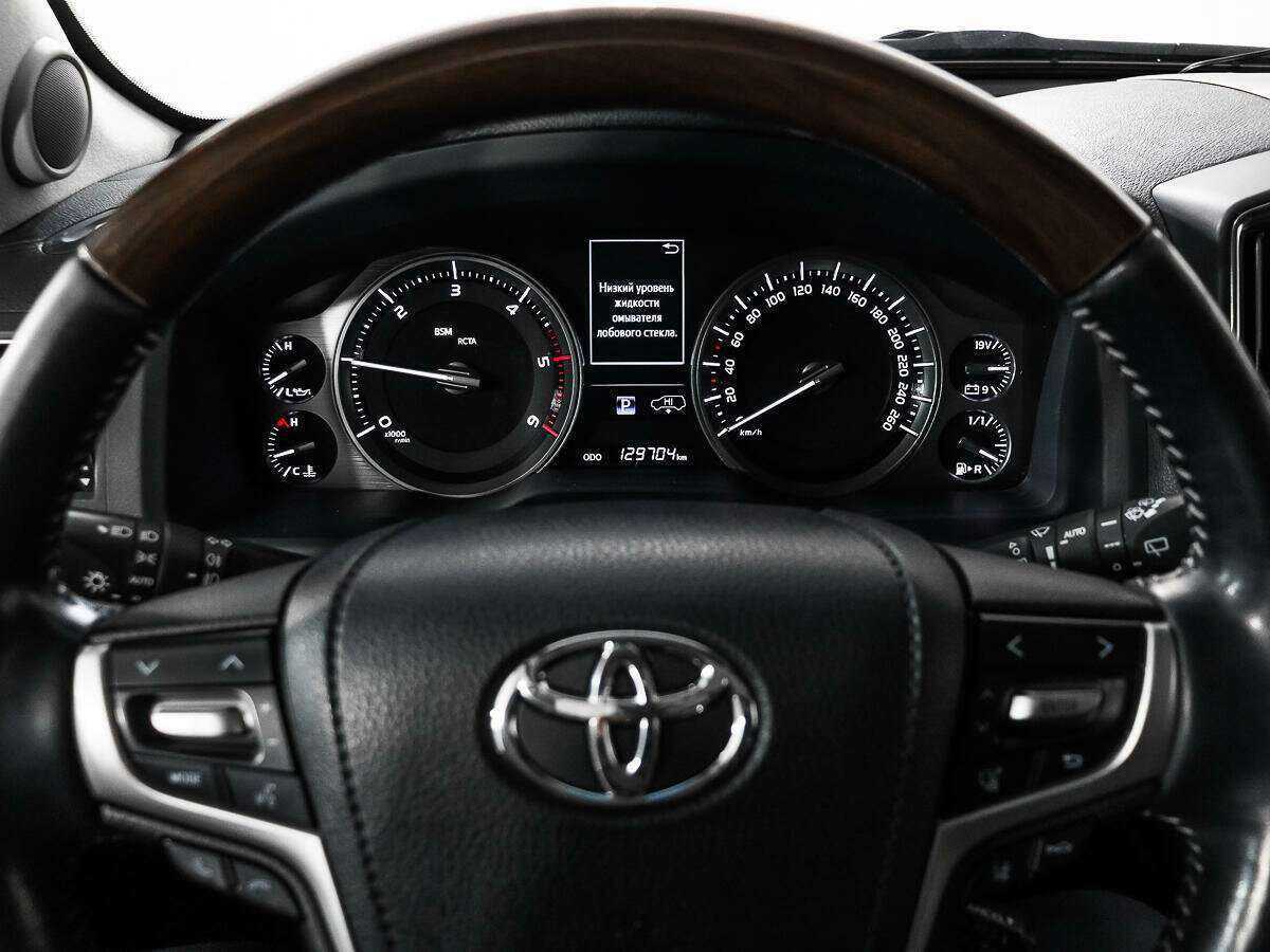 Toyota Land Cruiser с пробегом — 2016 год. Фото: #18