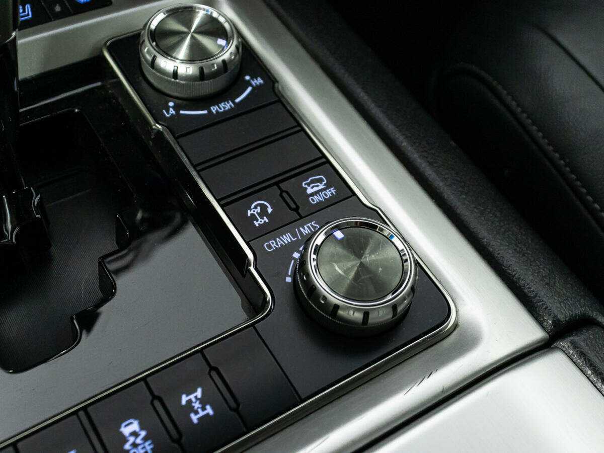 Toyota Land Cruiser с пробегом — 2016 год. Фото: #17