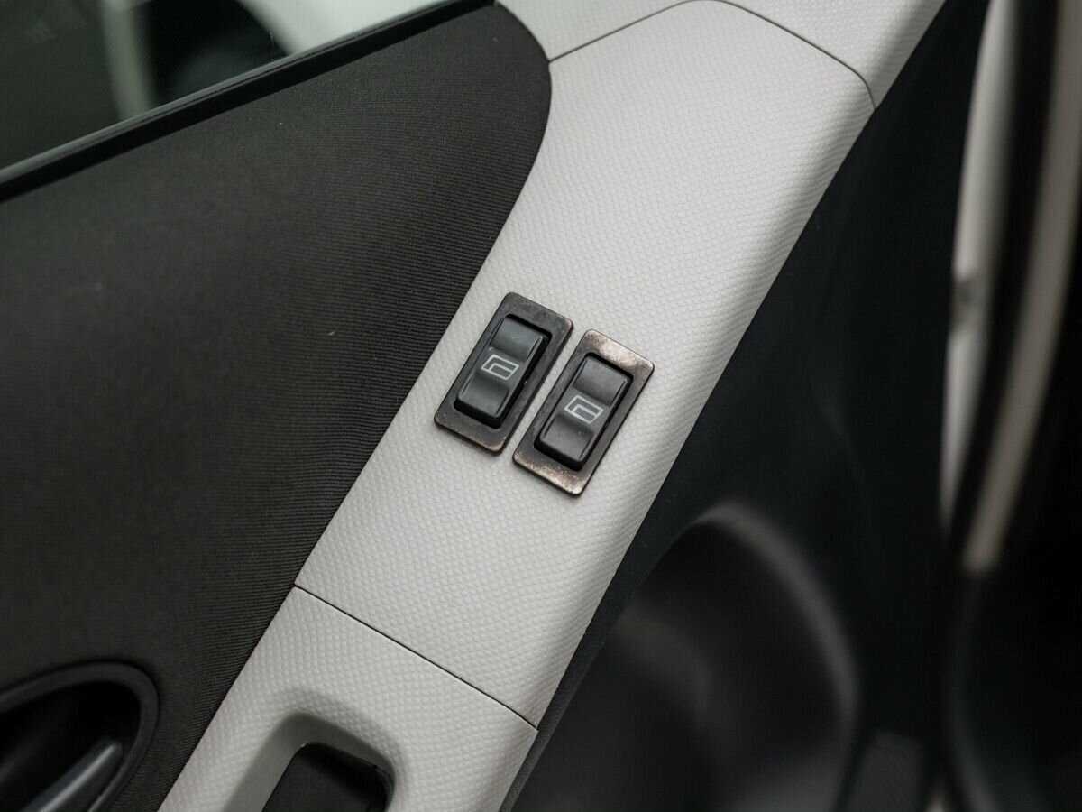 Toyota Yaris с пробегом — 2008 год. Фото: #13