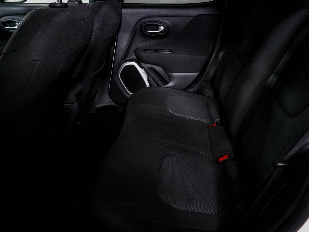 Jeep Renegade с пробегом — 2018 год. Фото: #9