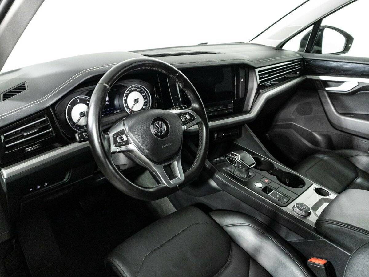 Volkswagen Touareg с пробегом — 2018 год. Фото: #10