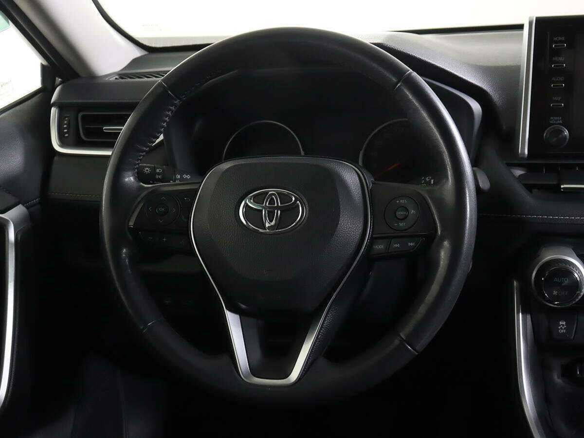 Toyota RAV4 с пробегом — 2021 год. Фото: #13