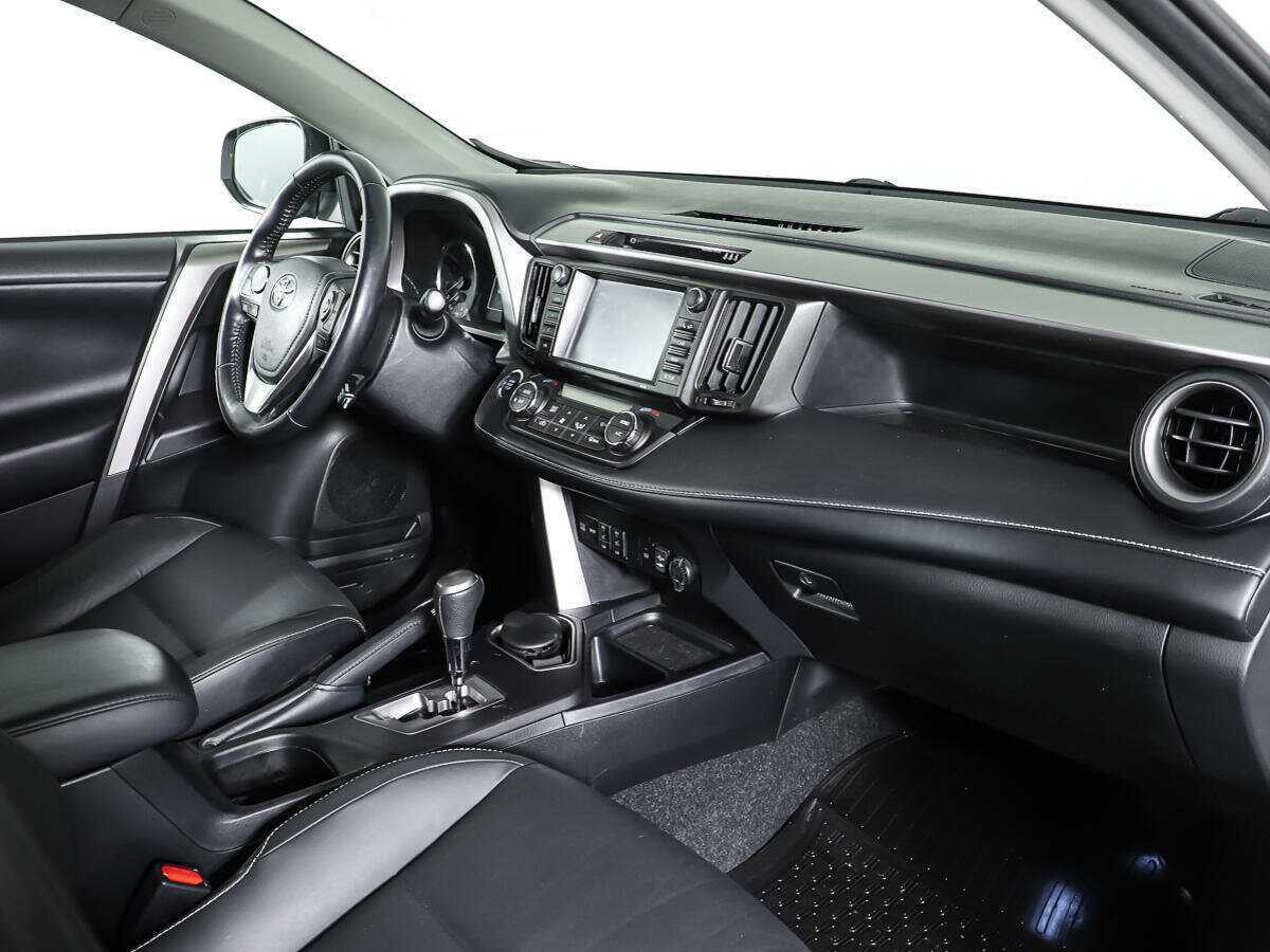 Toyota RAV4 с пробегом — 2018 год. Фото: #7