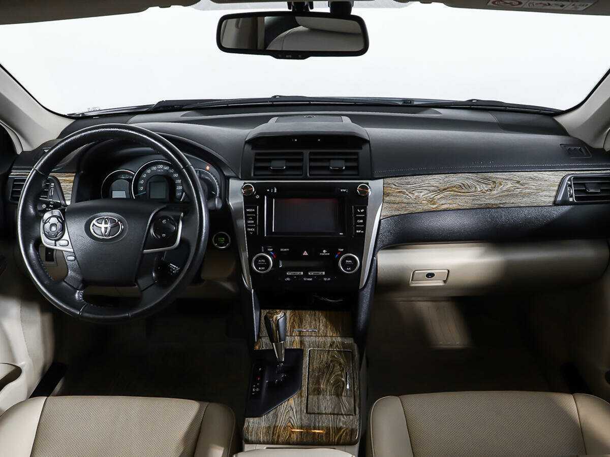 Toyota Camry с пробегом — 2014 год. Фото: #12
