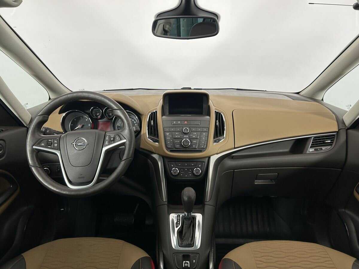 Opel Zafira с пробегом — 2013 год. Фото: #6