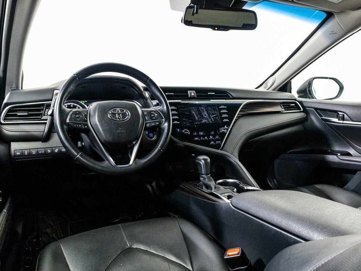 Toyota Camry с пробегом — 2018 год. Фото: #8
