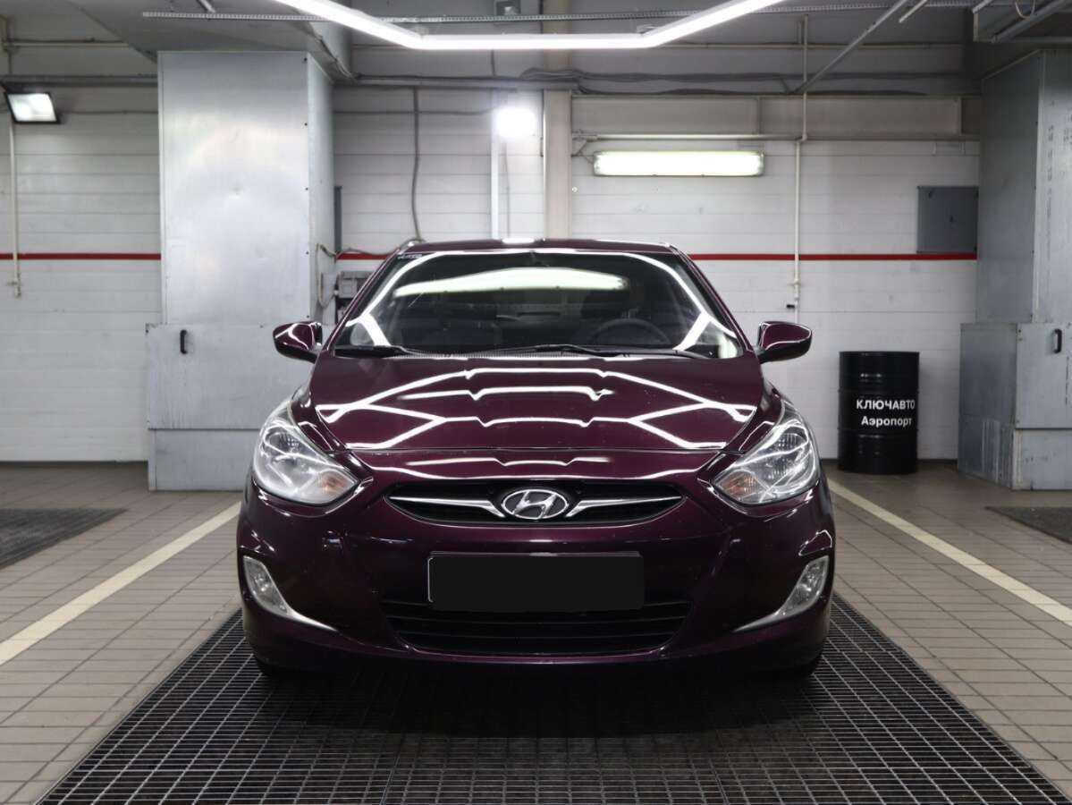 Hyundai Solaris с пробегом — 2011 год. Фото: #2