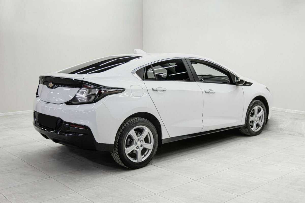 Chevrolet Volt с пробегом — 2016 год. Фото: #3