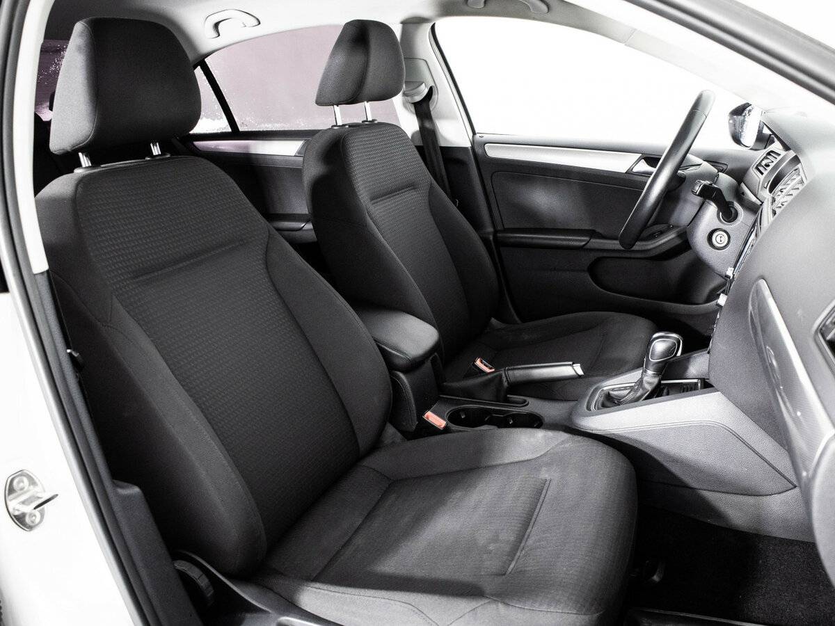 Volkswagen Jetta с пробегом — 2016 год. Фото: #9