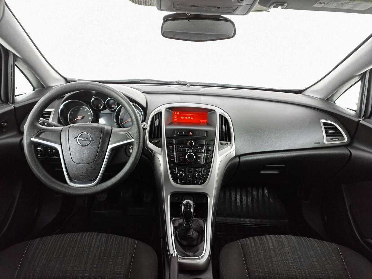 Opel Astra с пробегом — 2011 год. Фото: #13