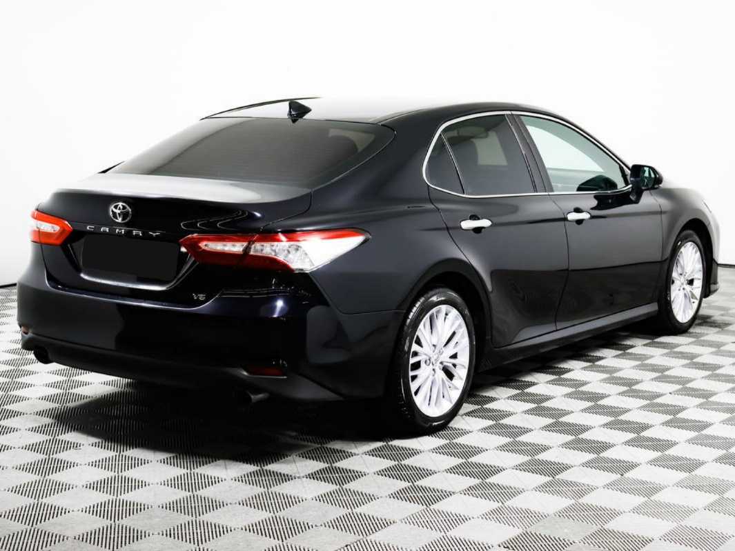 Toyota Camry с пробегом — 2018 год. Фото: #4