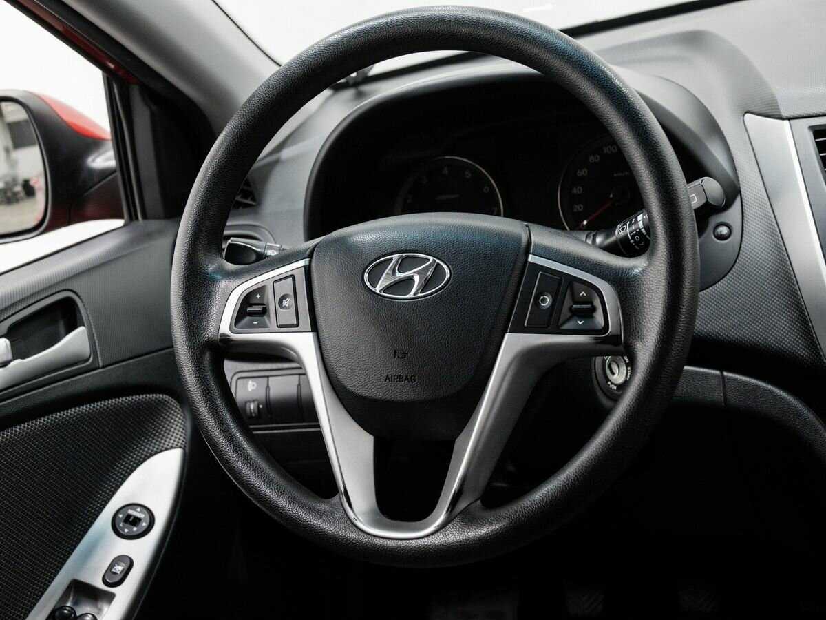Hyundai Solaris с пробегом — 2011 год. Фото: #11