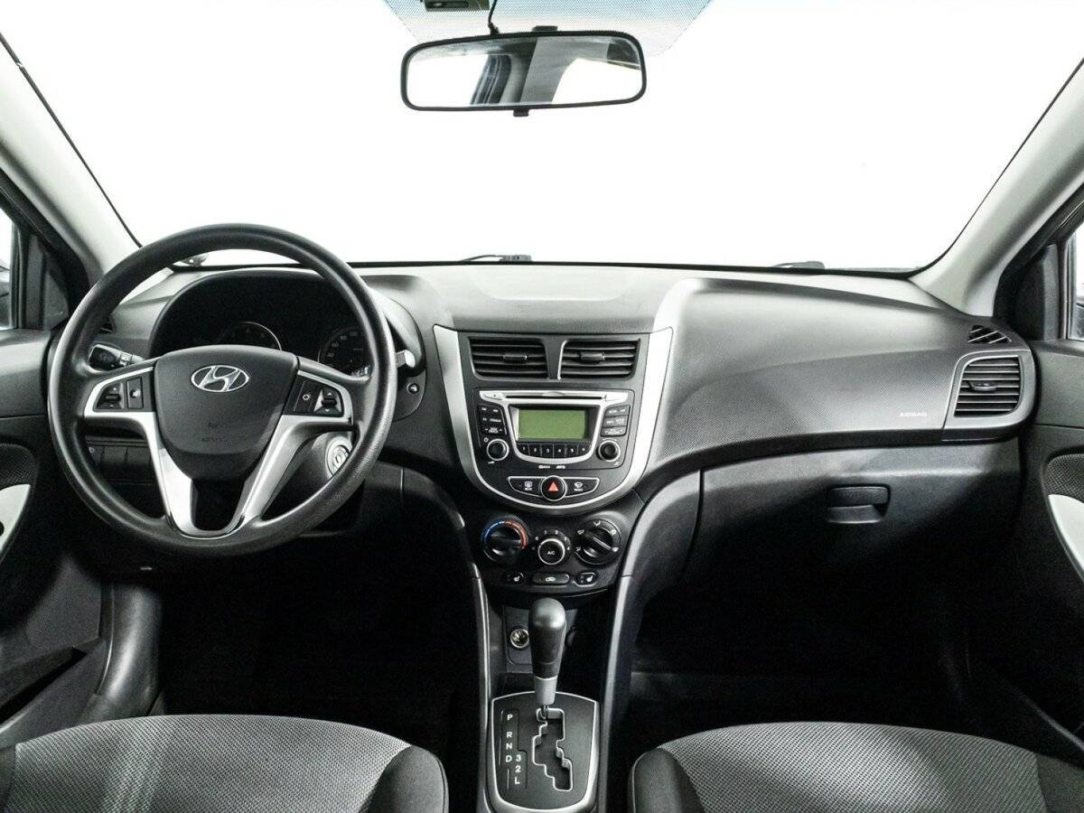 Hyundai Solaris с пробегом — 2011 год. Фото: #12