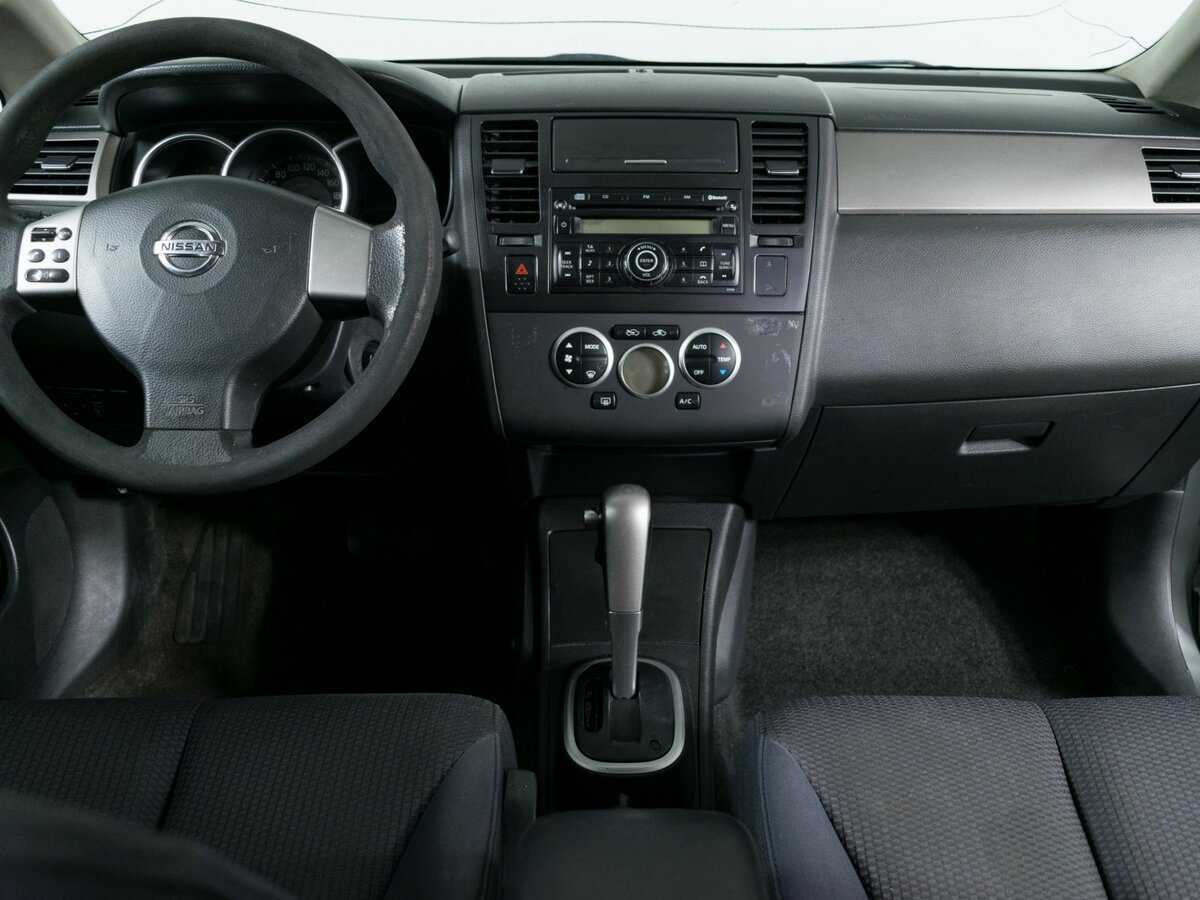 Nissan Tiida с пробегом — 2008 год. Фото: #8