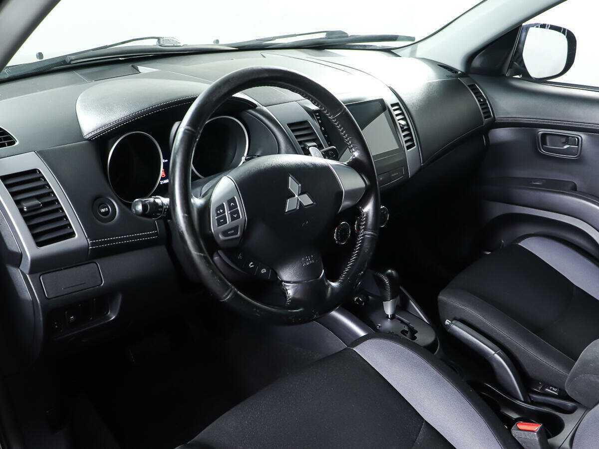 Mitsubishi Outlander с пробегом — 2011 год. Фото: #11