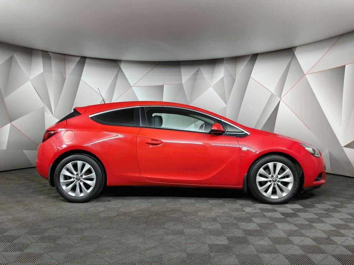 Opel Astra с пробегом — 2012 год. Фото: #5