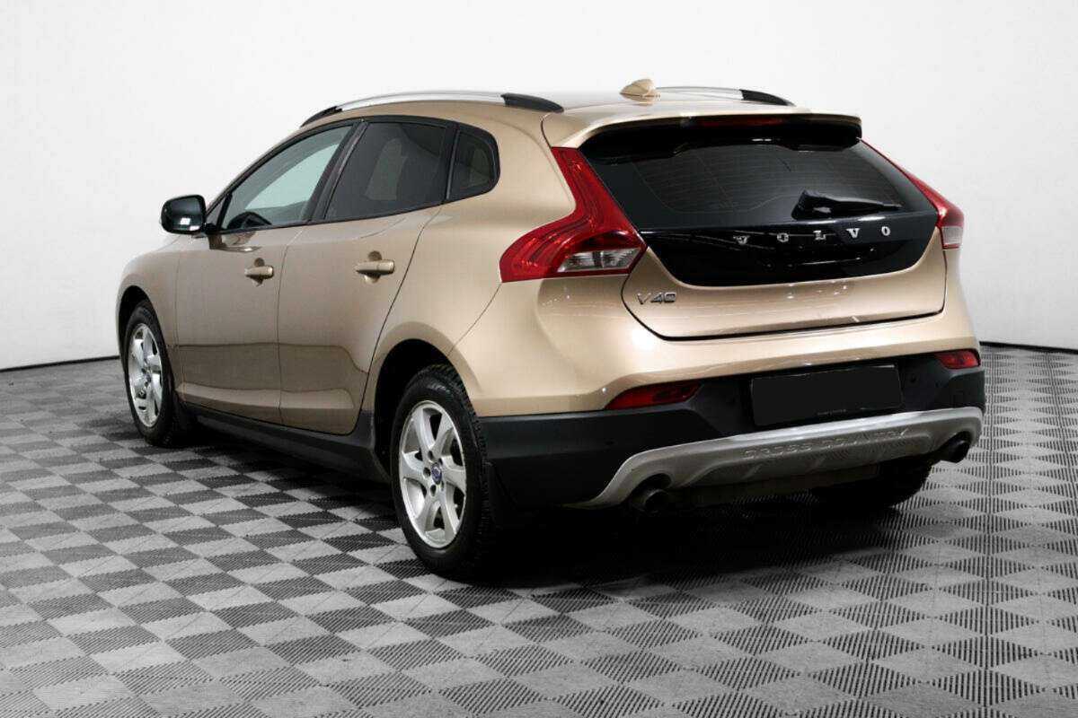 Volvo V40 Cross Country с пробегом — 2013 год. Фото: #6