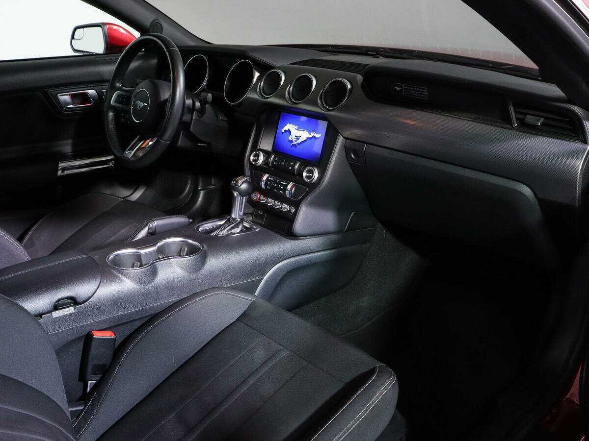 Ford Mustang с пробегом — 2020 год. Фото: #8