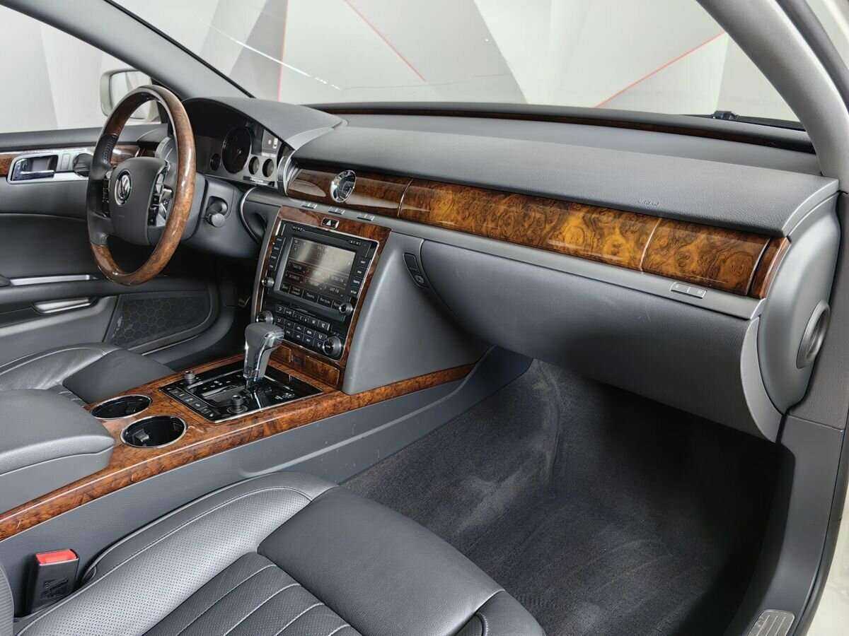 Volkswagen Phaeton с пробегом — 2014 год. Фото: #8