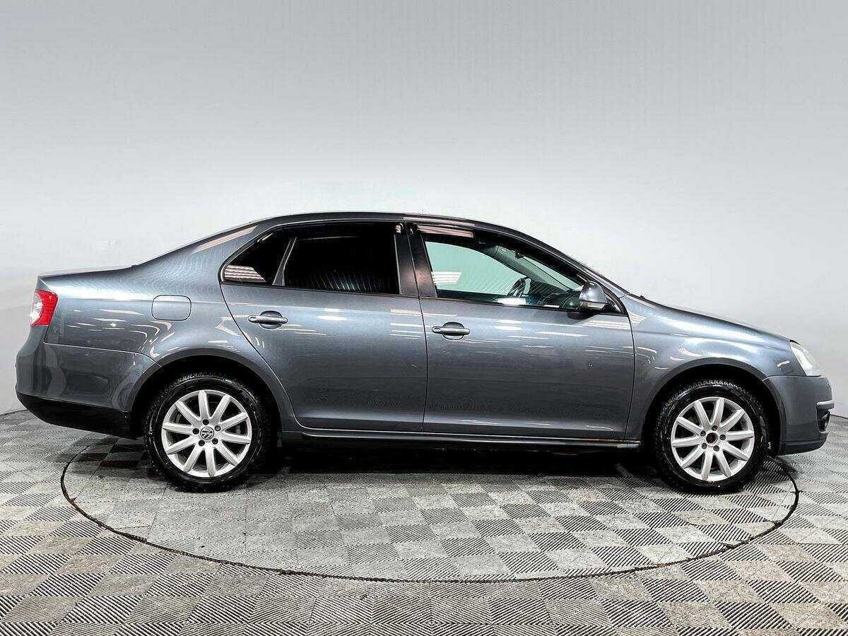 Volkswagen Jetta с пробегом — 2009 год. Фото: #3