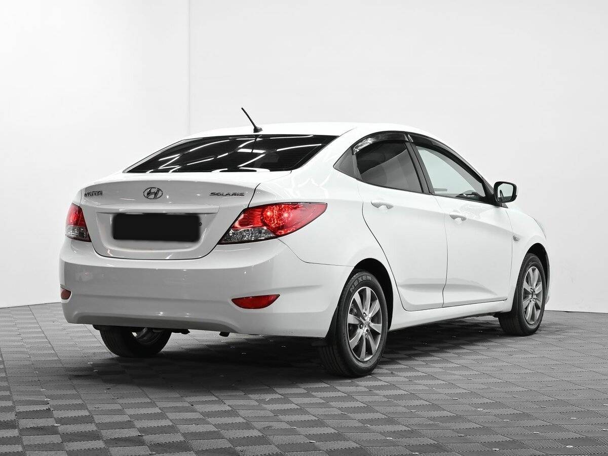 Hyundai Solaris с пробегом — 2011 год. Фото: #3
