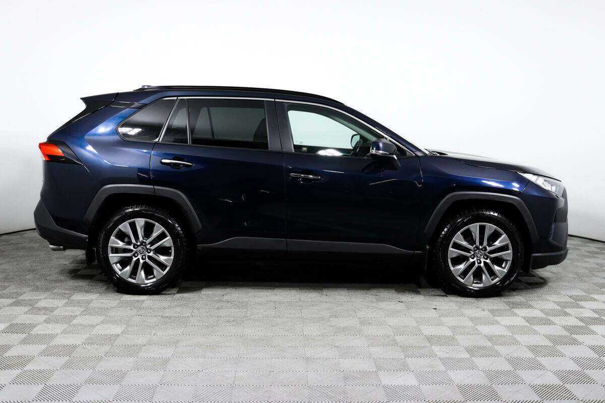 Toyota RAV4 с пробегом — 2020 год. Фото: #3