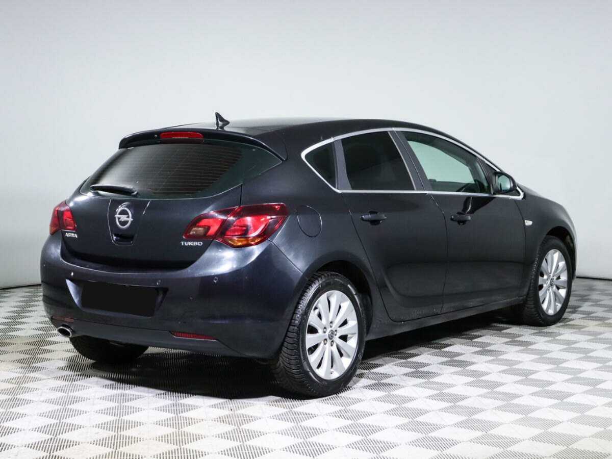 Opel Astra с пробегом — 2011 год. Фото: #3