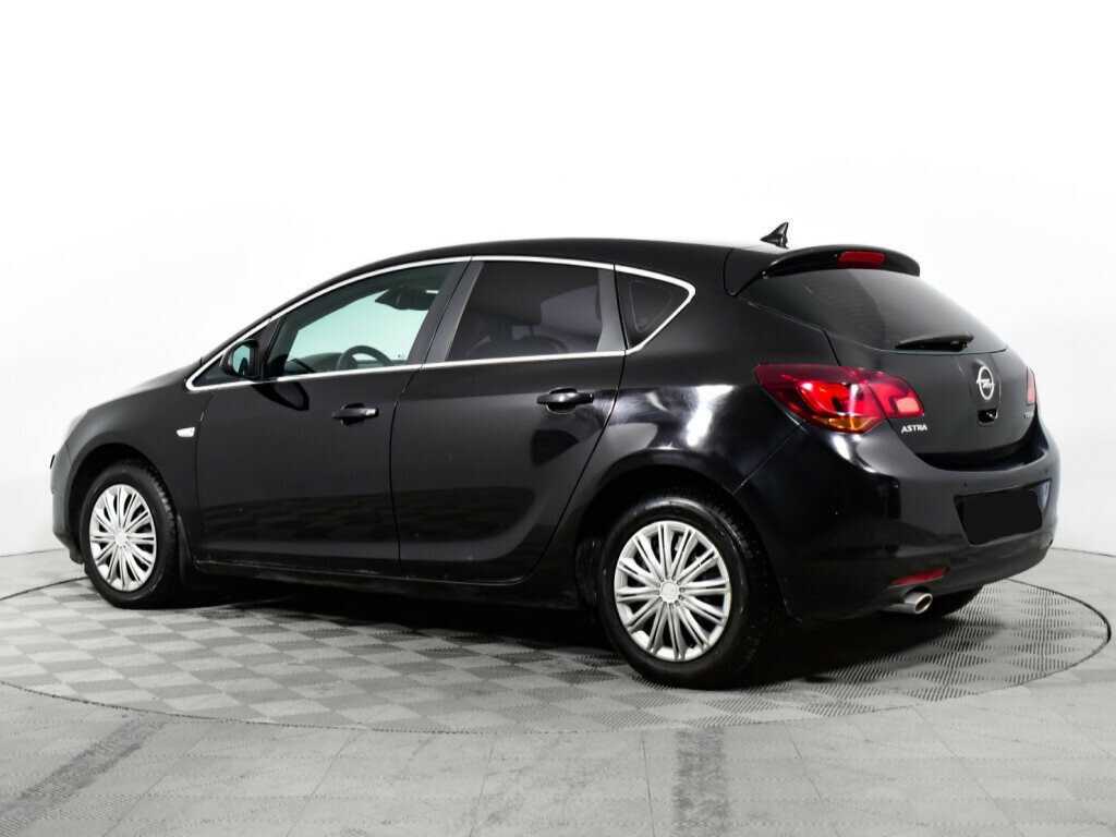 Opel Astra с пробегом — 2011 год. Фото: #6